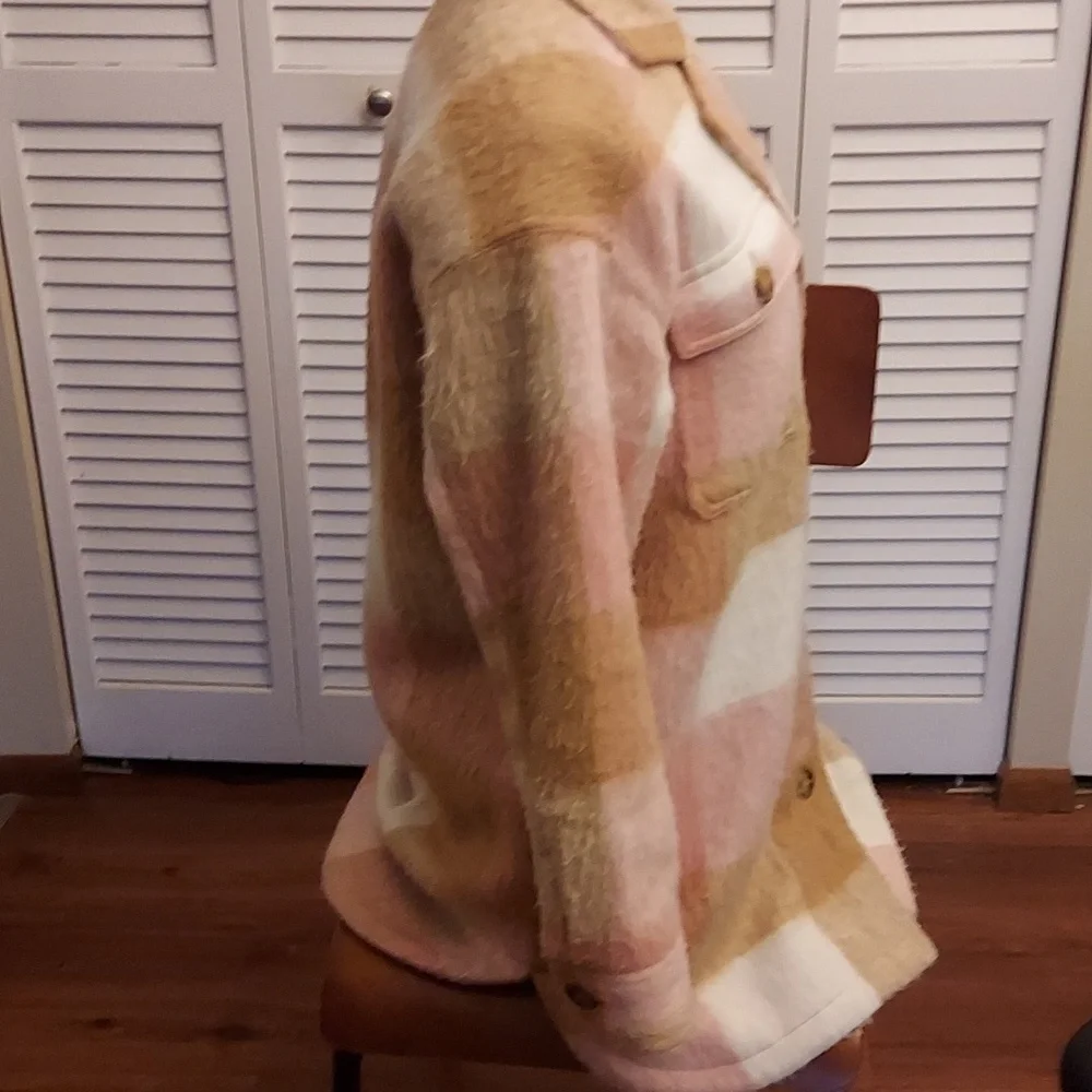 Shacket - Picture 4 of 10